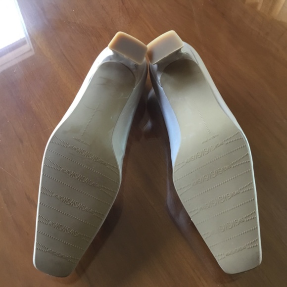 Shoes - Picture 3 of 4